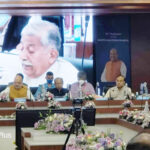 Governor suggests for giving priority to environment conservation efforts