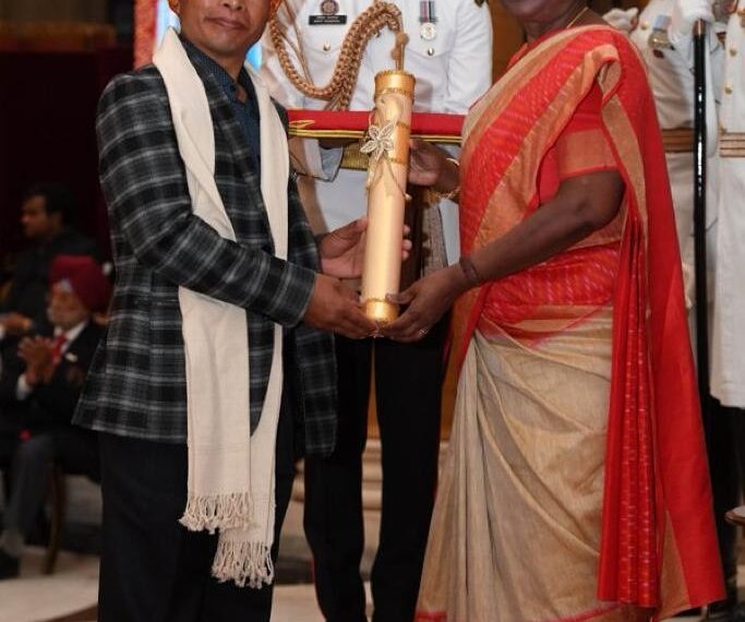 President of India Droupadi Murmu confers Padma Shri to Risingbor Kurkalang from Meghalaya