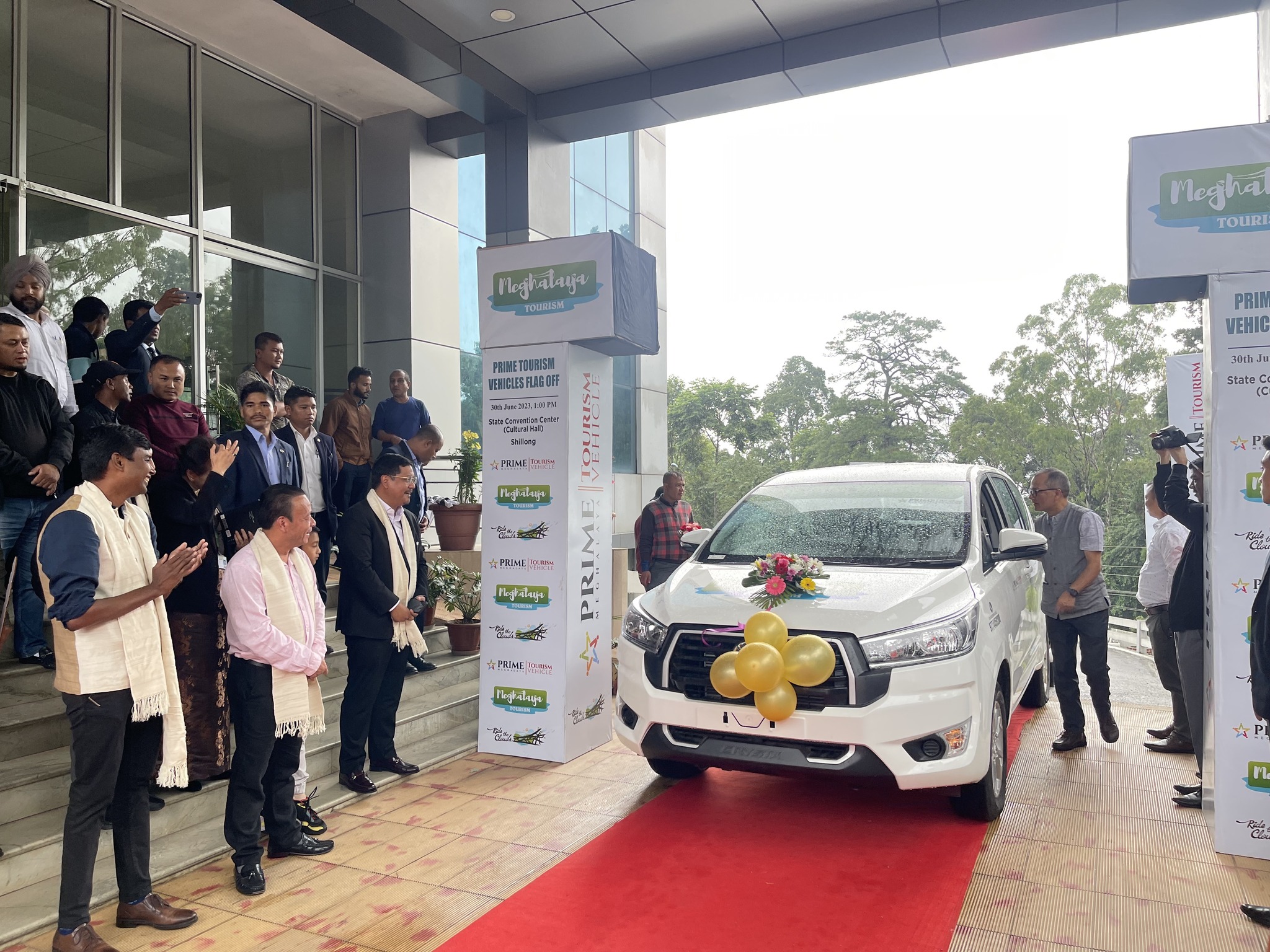 CM flags off 16 Innova Crysta tour vehicles