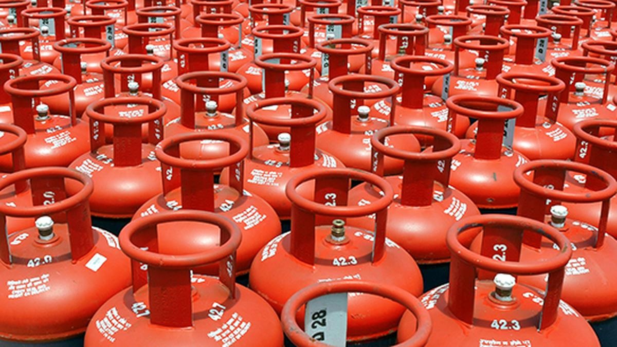 Centre slashes price of domestic gas cylinders by Rs 200