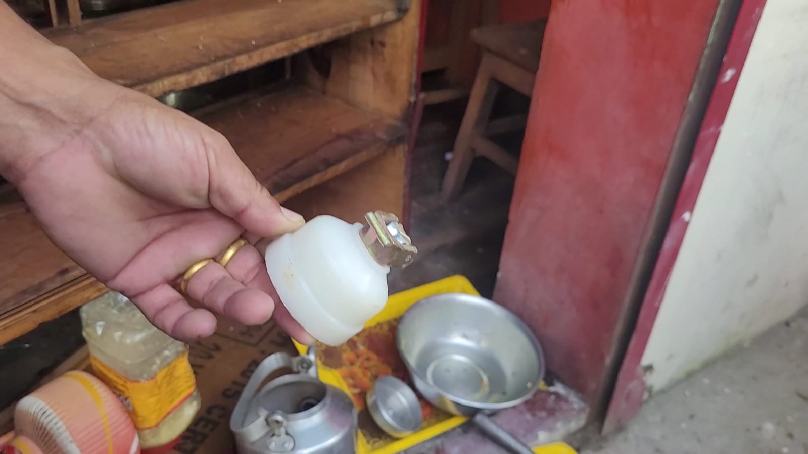 HYC condemns police action of hurling a stun grenade in a tea stall