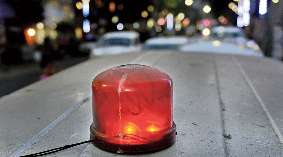 Misuse of red beacon light by unauthorized persons in public roads highlighted