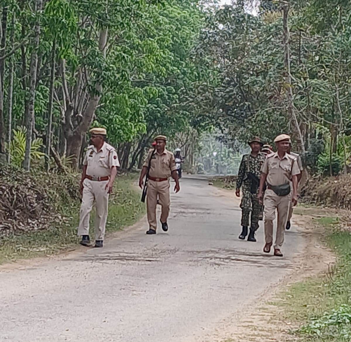 Police conducts Joint Foot Patrolling along interstate border with Assam