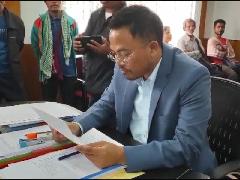 Synjuk Seng Samla Shnong Byrnihat Area Ri-bhoi District submits memorandum to CEM KHADC