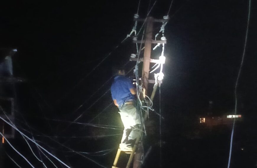 Inclement weather conditions affecting power restoration work; Braving harsh weather MeECL staffs and linemen are making all efforts