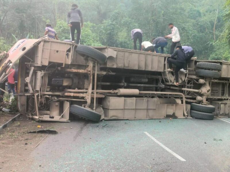 Several injured in Bus Accident Near Umling Forest