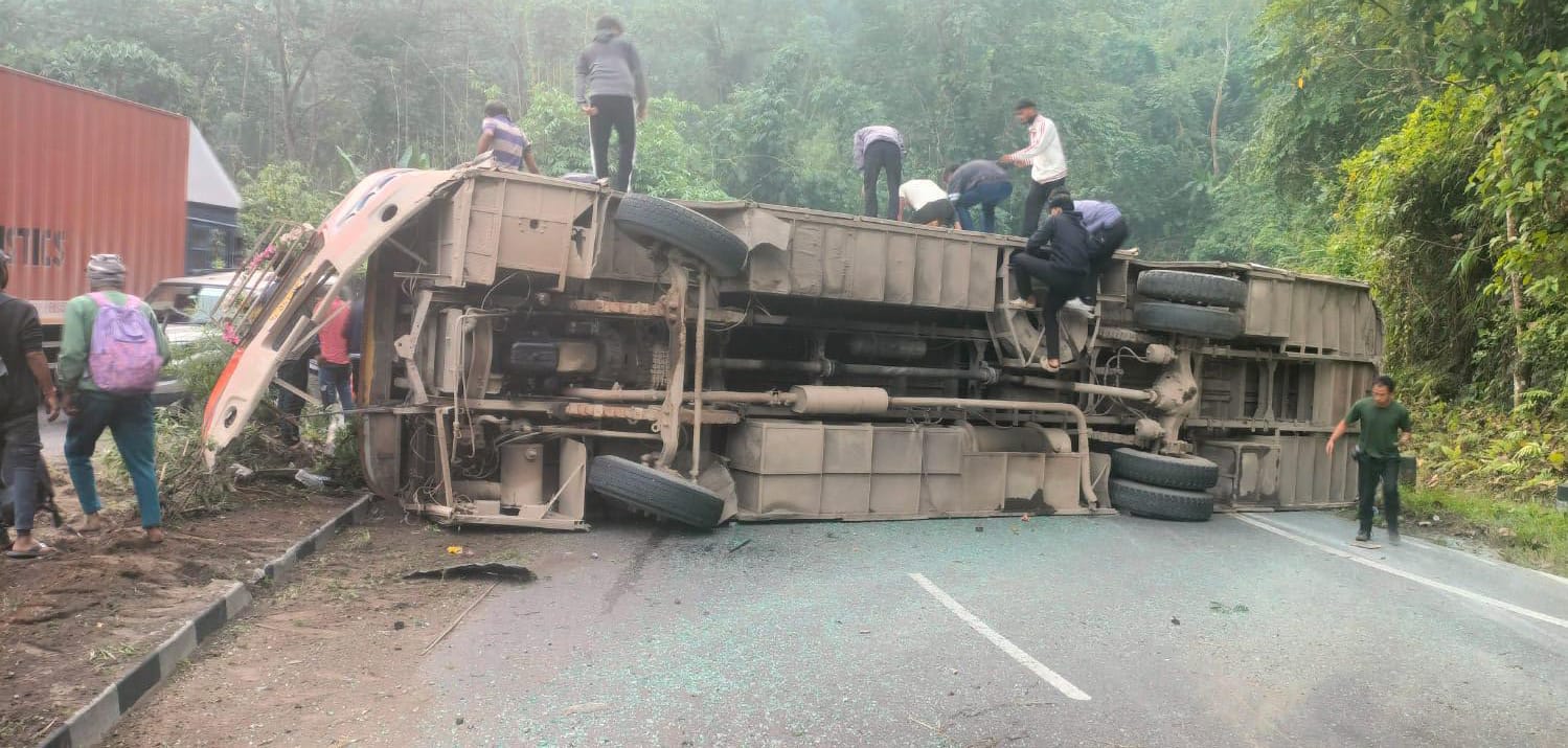 Several injured in Bus Accident Near Umling Forest